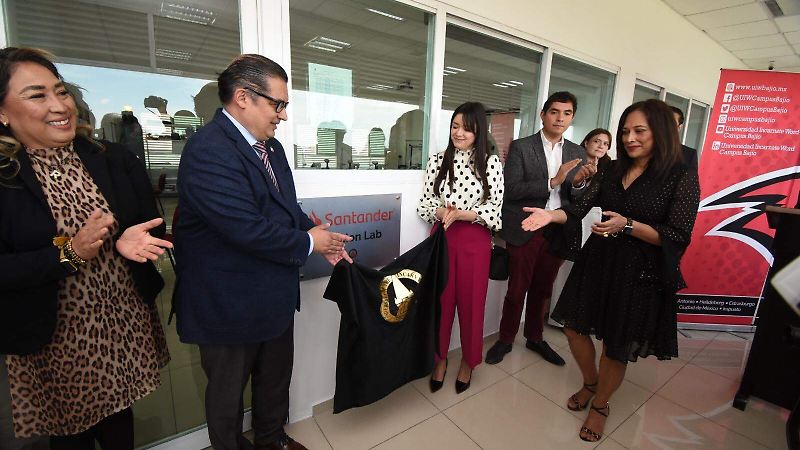 Inauguran el Santander Fashion Lab en la Universidad Incarnate Word en Irapuato